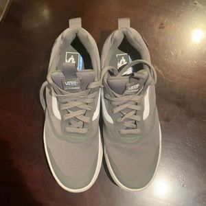 BRAND NEW - Men’s UltraRange Vans Sneakers